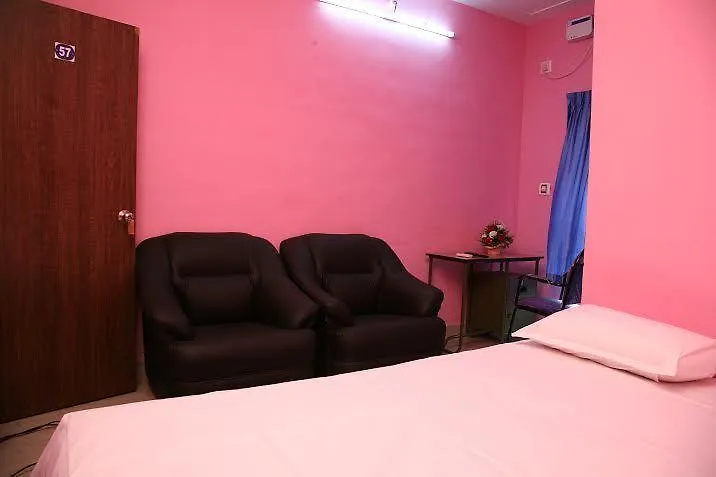 Orma Tourist Home Perumpāvūr Pensión